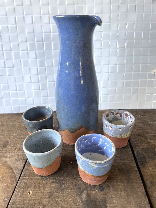 Jarra Pisco Sour Gres Azul Cobalto + 4 Vasos — Set Encuentro