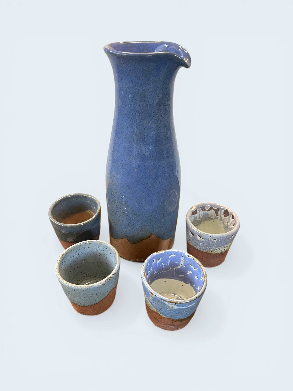 Jarra Pisco Sour Gres Azul Cobalto + 4 Vasos — Set Encuentro
