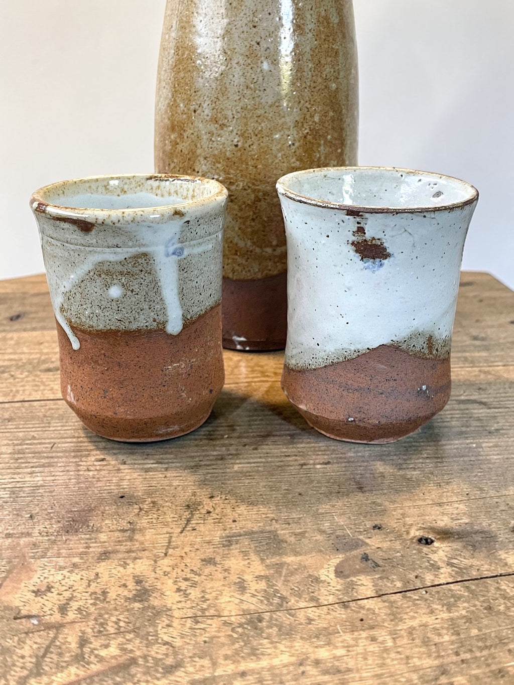 Jarra Pisco Sour Gres Gris Oxidado + 4 Vasos — Set Encuentro