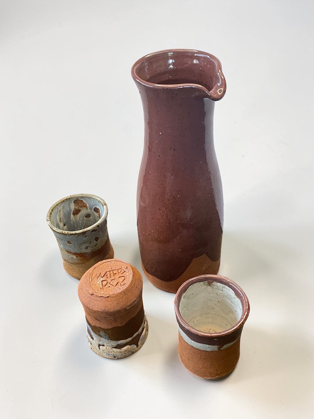 Jarra Pisco Sour Gres Borgoña + 3 Vasos — Set Encuentro