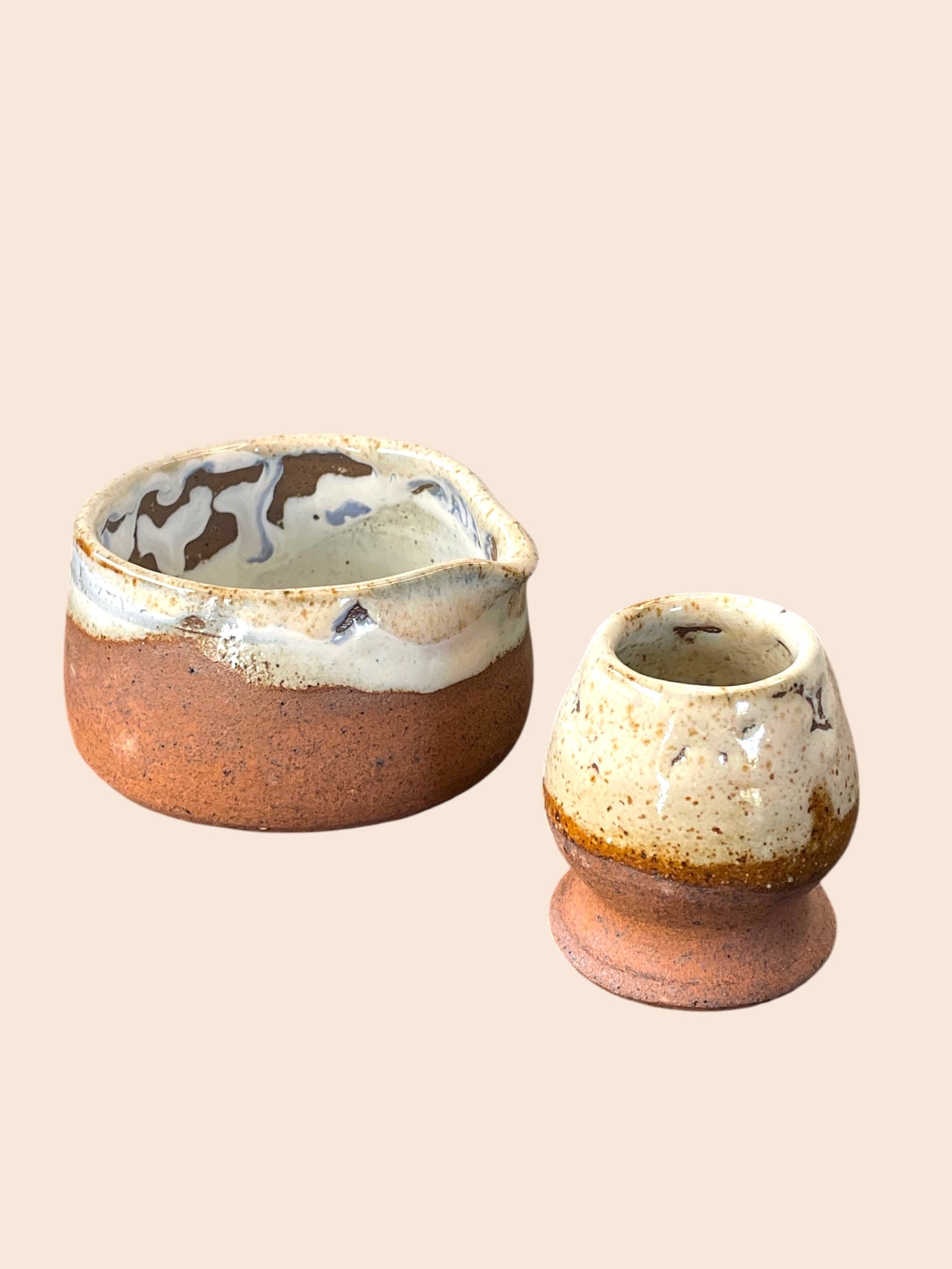 Kit Matcha Wabi Sabi #1 — Kusenaoshi y Chawan de gres artesanal, vidriado blanco con manchas cálidas, cerámica hecha a mano, Matera Rob
