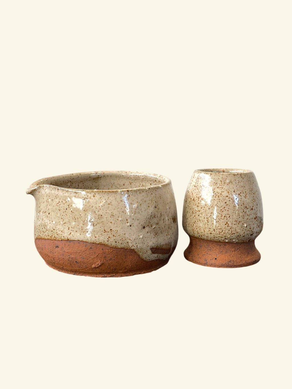 Kit Matcha Wabi Sabi #2 — Kusenaoshi y Chawan de gres, vidriado beige moteado con base terracota, cerámica hecha a mano, Matera Rob
