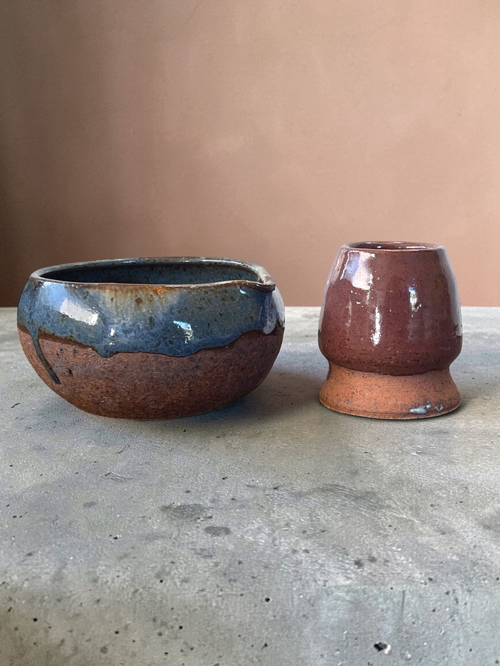 Kit Matcha Wabi Sabi #3 — Kusenaoshi azul marino y Chawan borgoña de gres, vidriados contrastantes, cerámica artesanal hecha a mano, Matera Rob®
