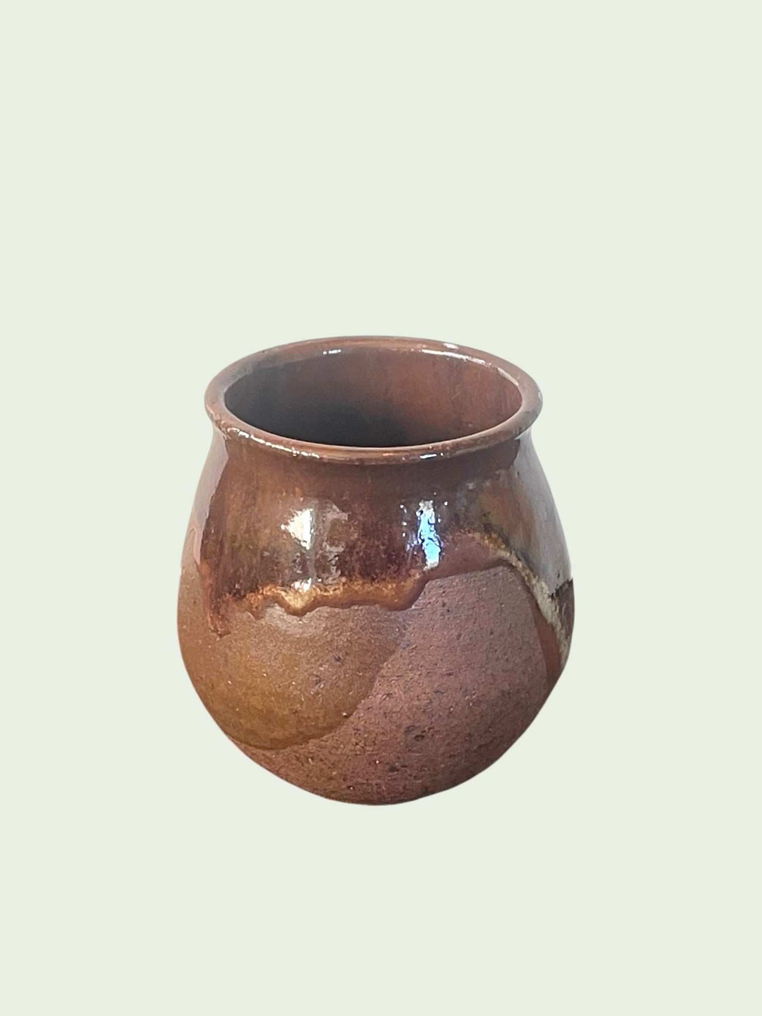 Mate Caldera Matera Rob® #2 — vista superior sin bombilla, gres cuero marrón oscuro con chorreos de vidriado ámbar, cerámica artesanal, Matera Rob®
