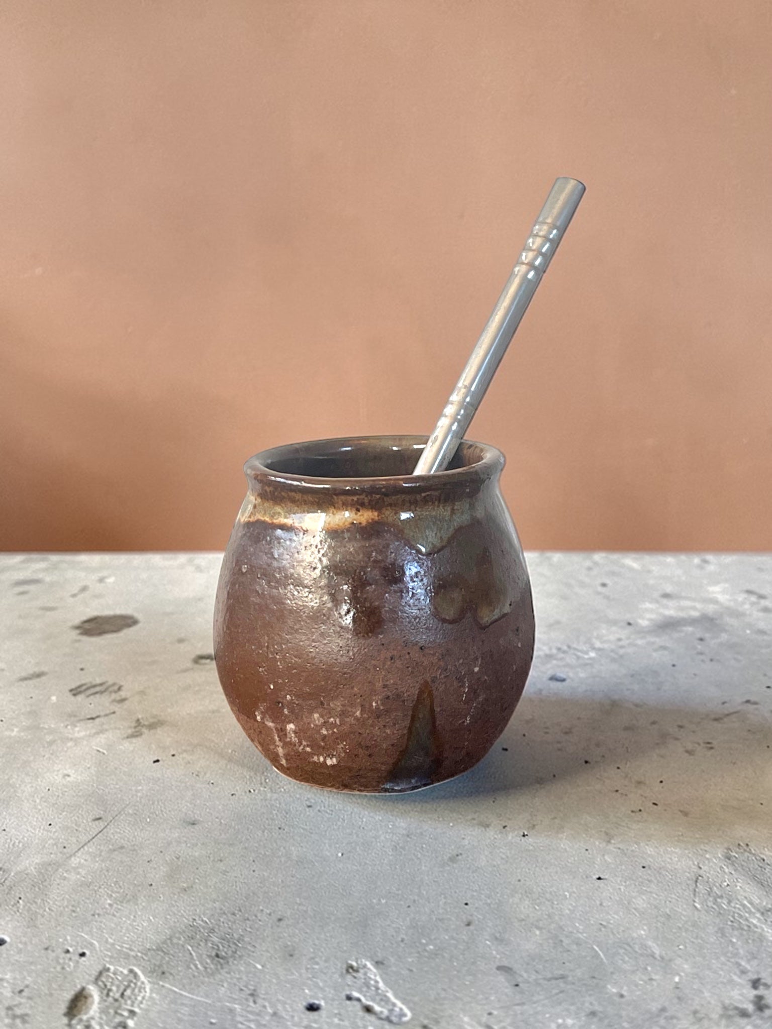 Mate Caldera Matera Rob® #3 — cerámica gres bronce oscuro con bombilla, acabado brillante irregular, hecho a mano, 250 ml, Matera Rob®
