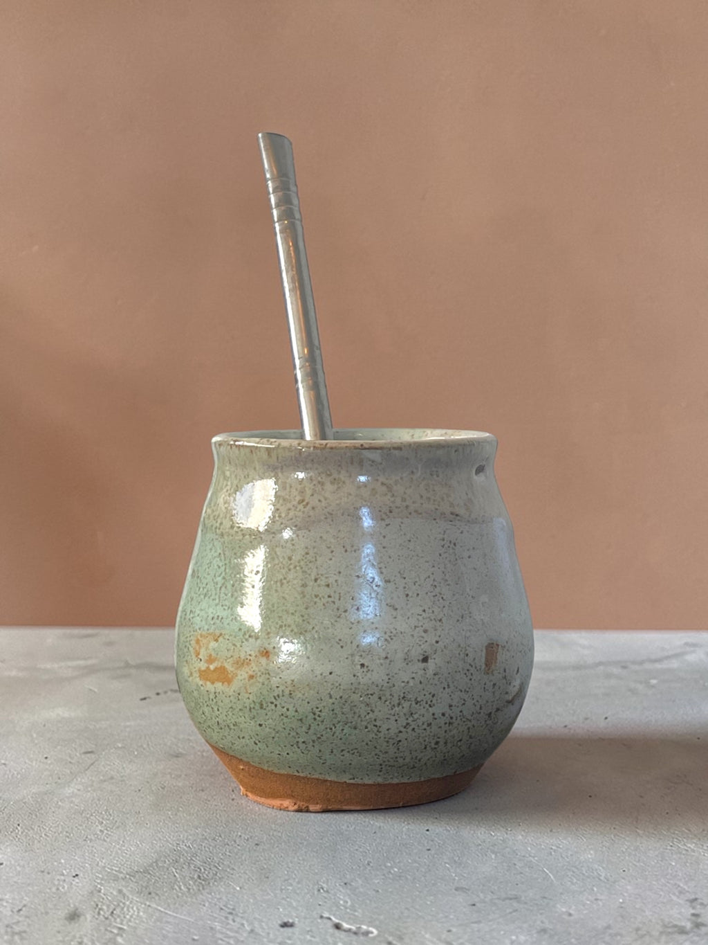 Mate Caldera Matera Rob® #4 — cerámica gres verde celadón moteado con base terracota y bombilla, hecho a mano, 250 ml, Matera Rob®
